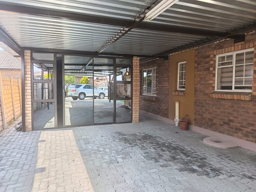 3 Bedroom Property for Sale in Waterval East North West